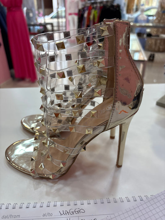 Scarpa trasparente con borchie